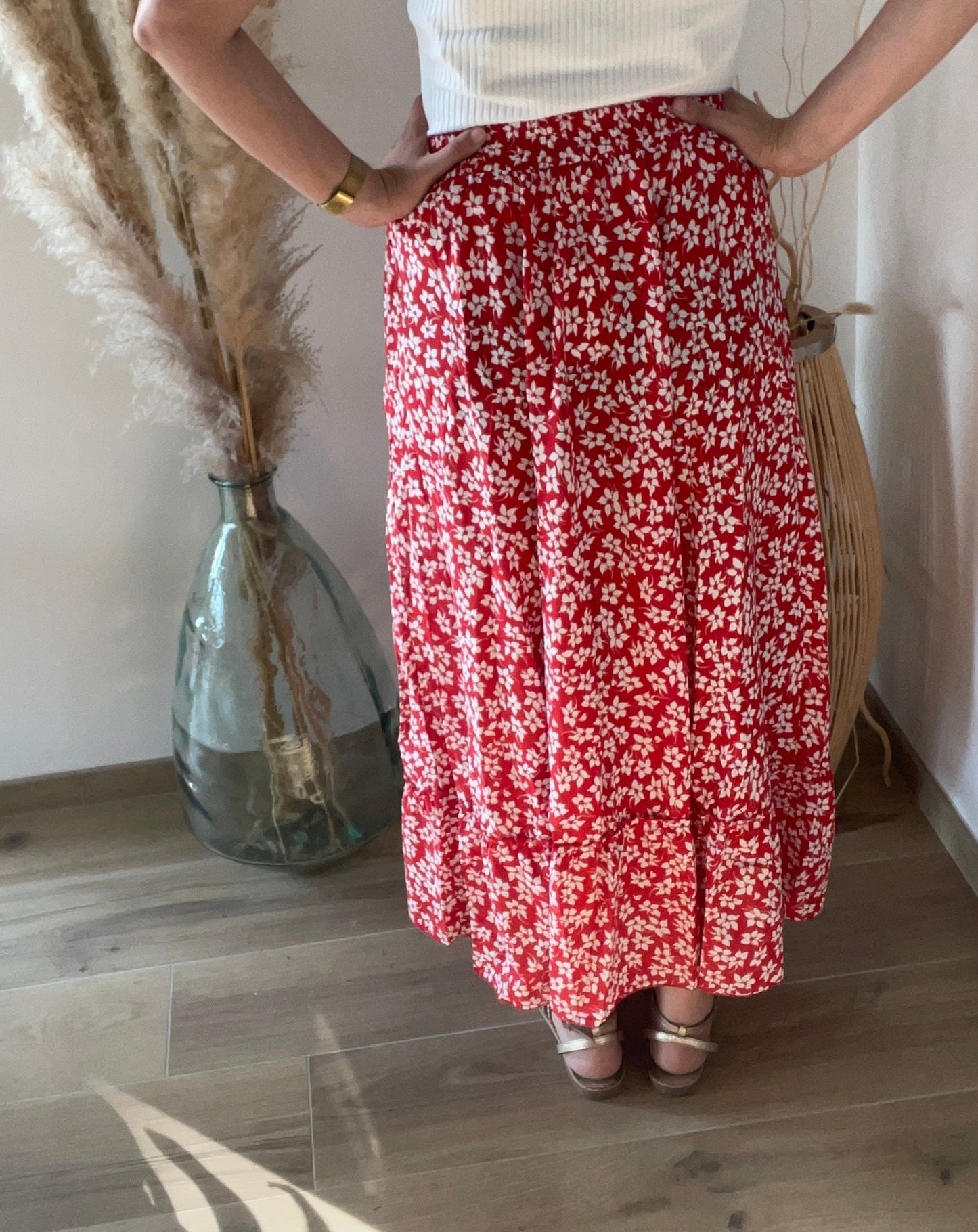Jupe rouge motifs fleurs JULIE